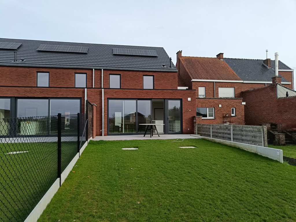 Moderne, strakke en luxueus afgewerkte BEN-woning met geheid vergezicht op 350 m²